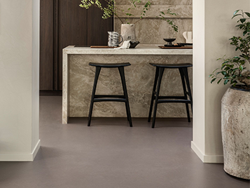 Marmoleum Vtwonen | Concrete 3568 delta lace | styling by Sanne Ketelaar, Photo by Stan Koolen